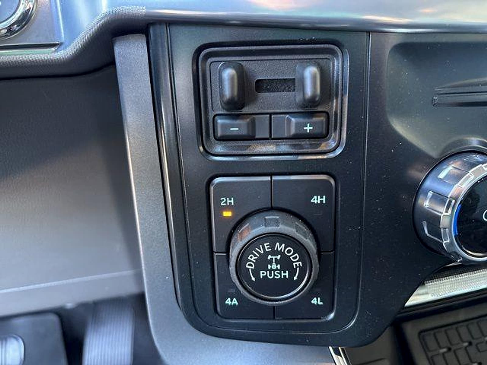 2025 Ford F-150 Lariat - Photo 26
