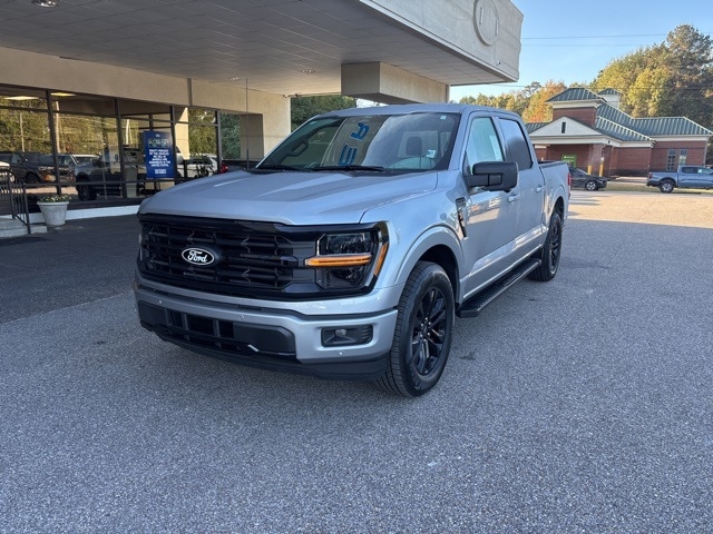 2025 Ford F-150 XLT's photo