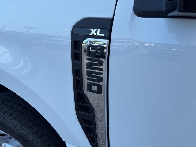 2026 Ford F-250 photo 2