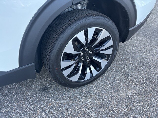 2025 Ford Explorer Platinum photo 2