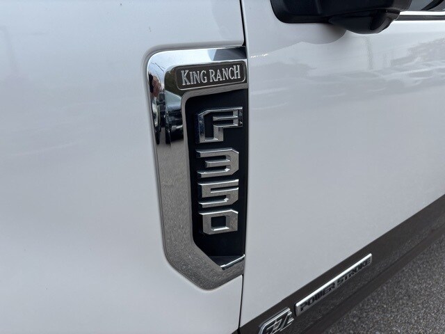 2017 Ford F-350 photo 2