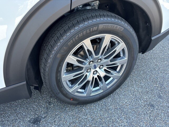 2025 Ford Explorer Platinum photo 4