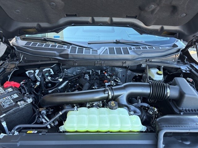 2025 Ford F-150 Lariat photo 4