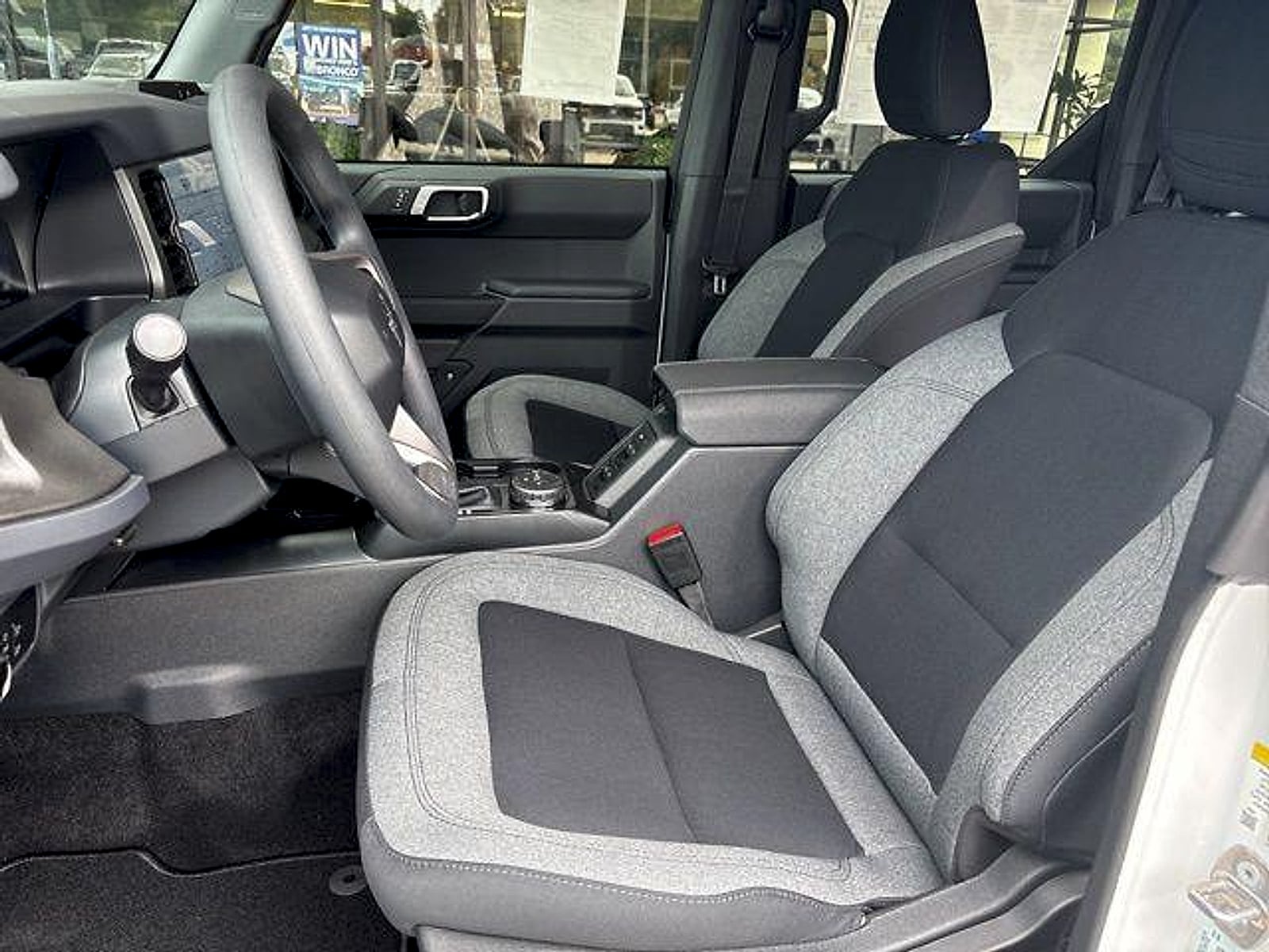 2025 Ford Bronco 4-Door Base - Photo 9