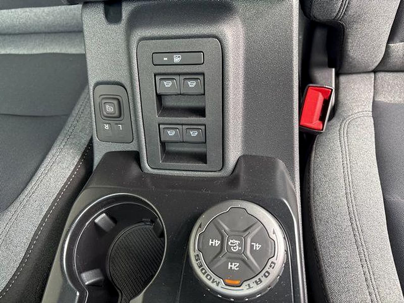 2025 Ford Bronco 4-Door Base - Photo 24