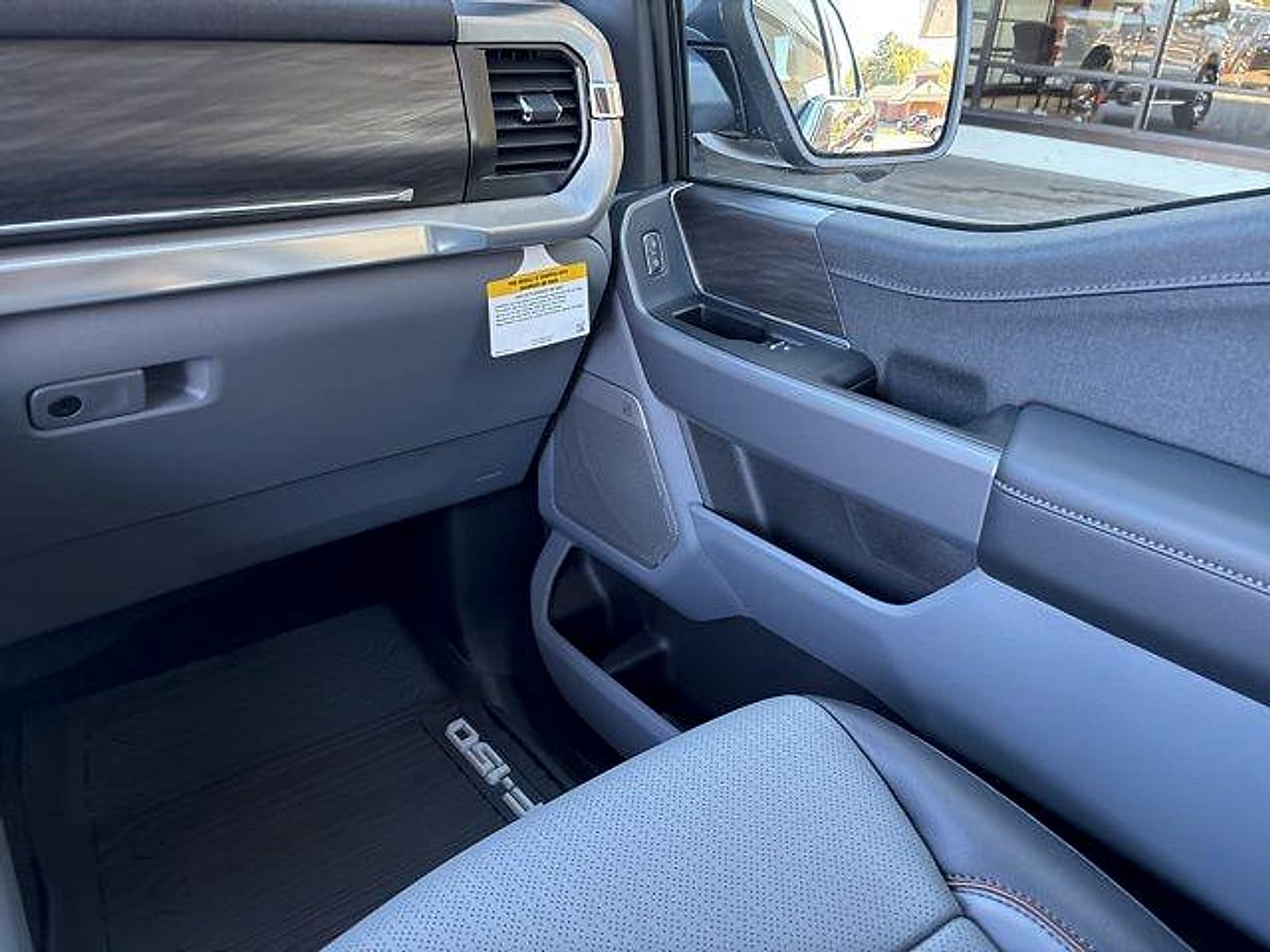2025 Ford F-150 Lariat - Photo 16