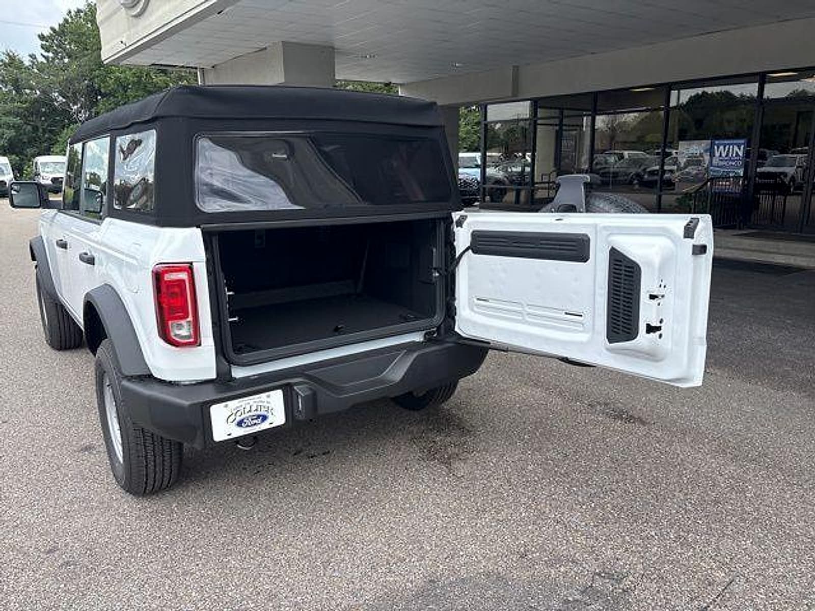 2025 Ford Bronco 4-Door Base - Photo 7