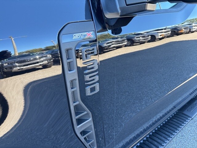 2026 Ford F-350 photo 2