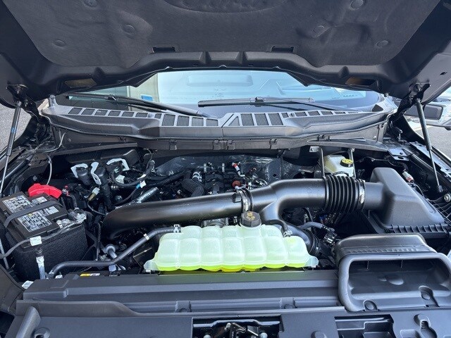 2025 Ford F-150 Lariat photo 2