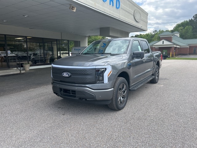 2025 Ford F-150 Lightning Flash's photo