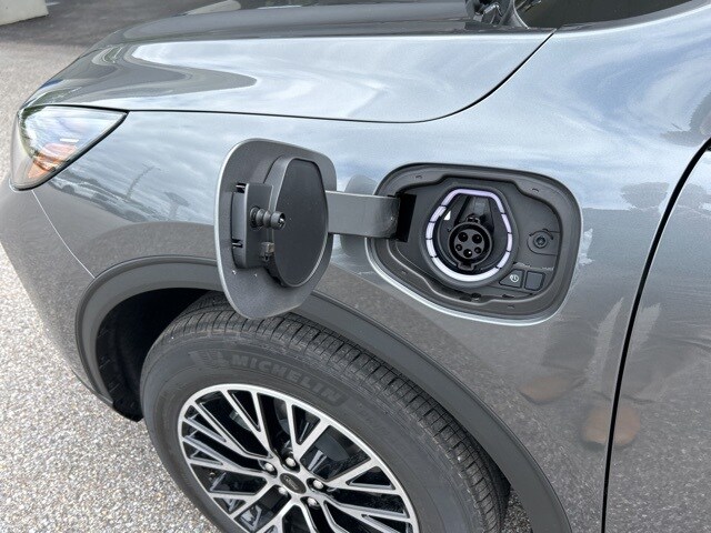 2024 Ford Escape Plug-In Hybrid Base photo 3