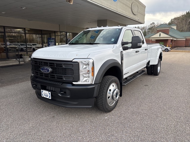 2026 Ford F-450 Super Duty XL's photo