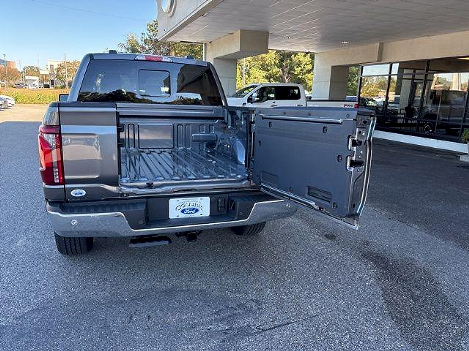 2025 Ford F-150 Lariat - Photo 8