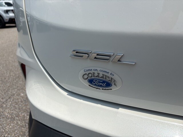 2022 Ford Edge SEL photo 4