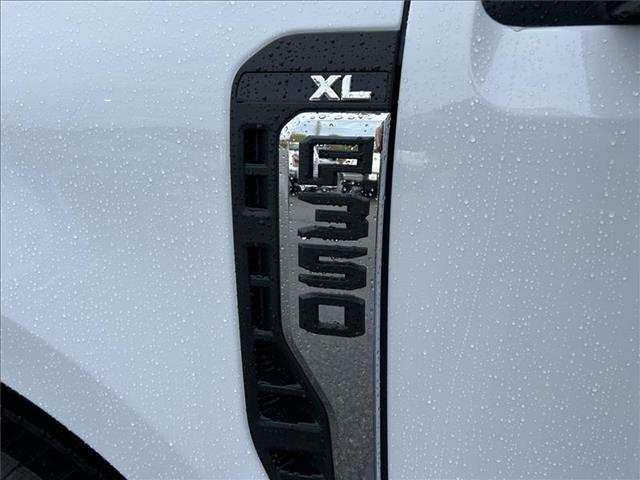 2024 Ford F-350 photo 3