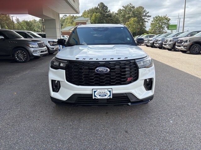 2025 Ford Explorer ST photo 2