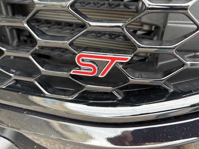 2022 Ford Edge ST photo 3
