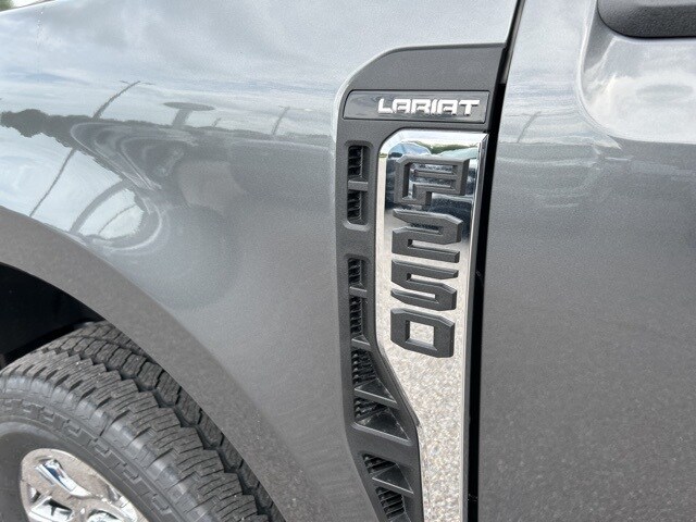 2025 Ford F-250 photo 3