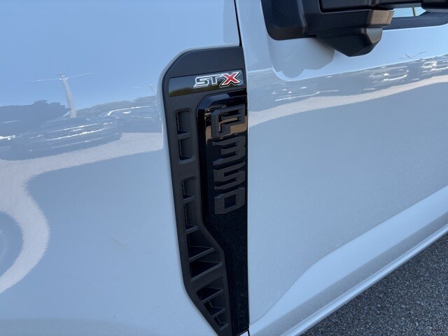 2026 Ford F-350 photo 3