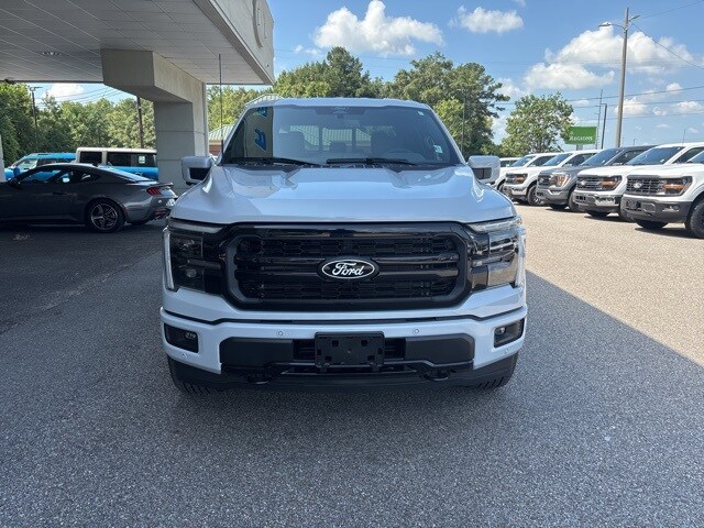 2025 Ford F-150 Lariat photo 2