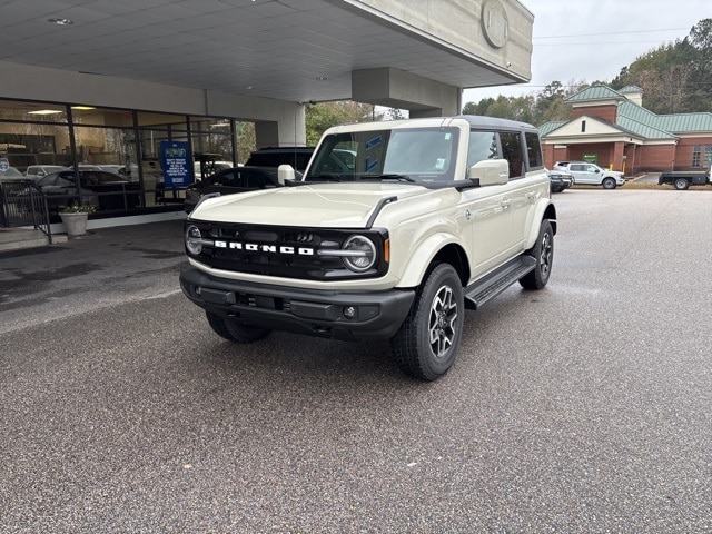 2025 Ford Bronco 4-Door Outer Banks's photo