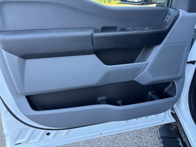2026 Ford F-350 Super Duty Chassis Cab XL - Photo 19