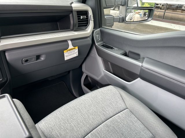 2025 Ford F-350 Super Duty XL - Photo 14