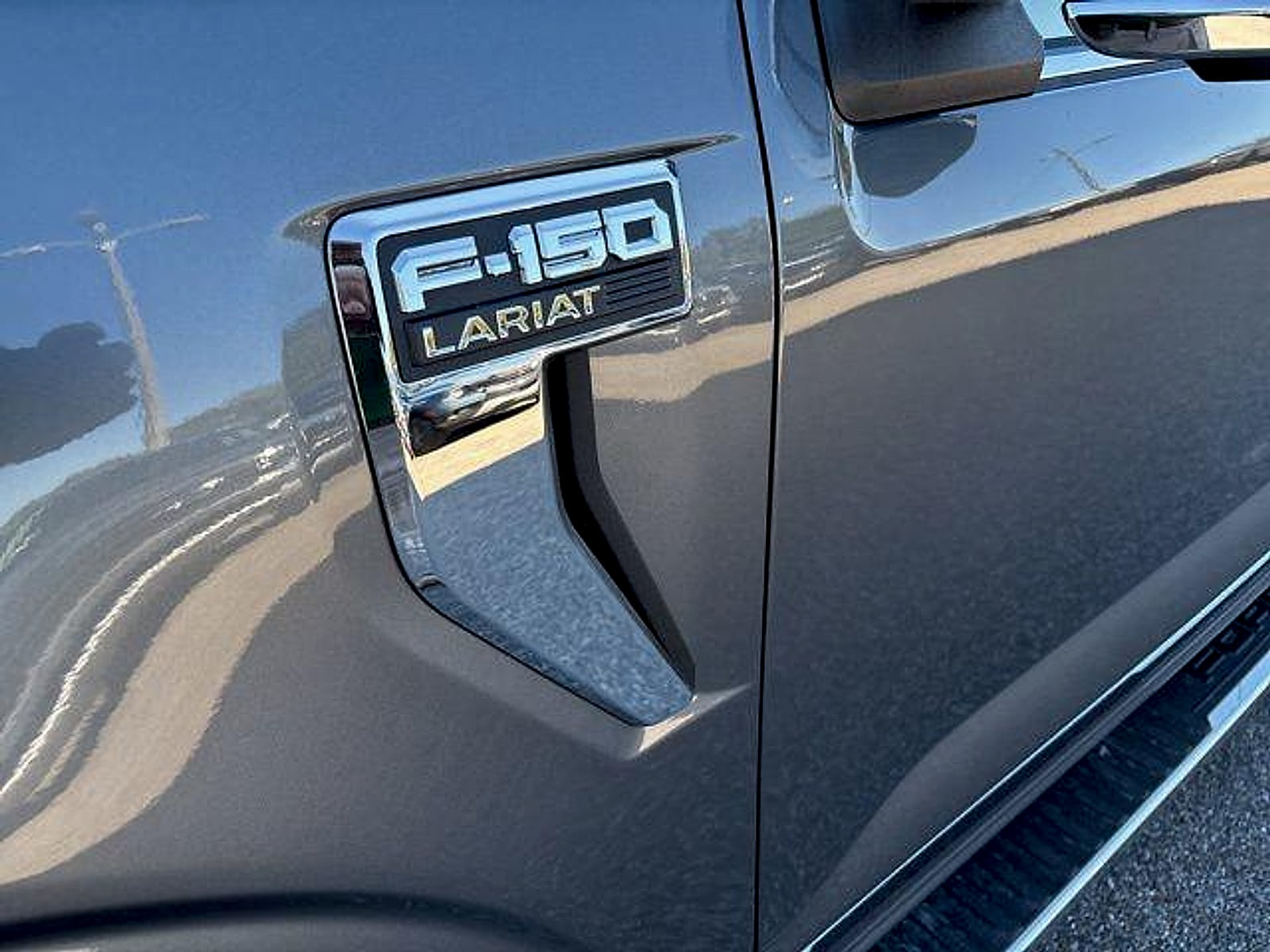 2025 Ford F-150 Lariat - Photo 3