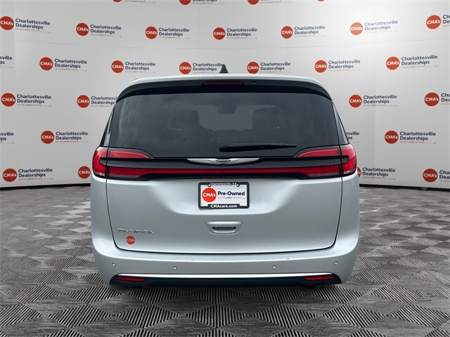 2024 Chrysler Pacifica Touring L photo 4