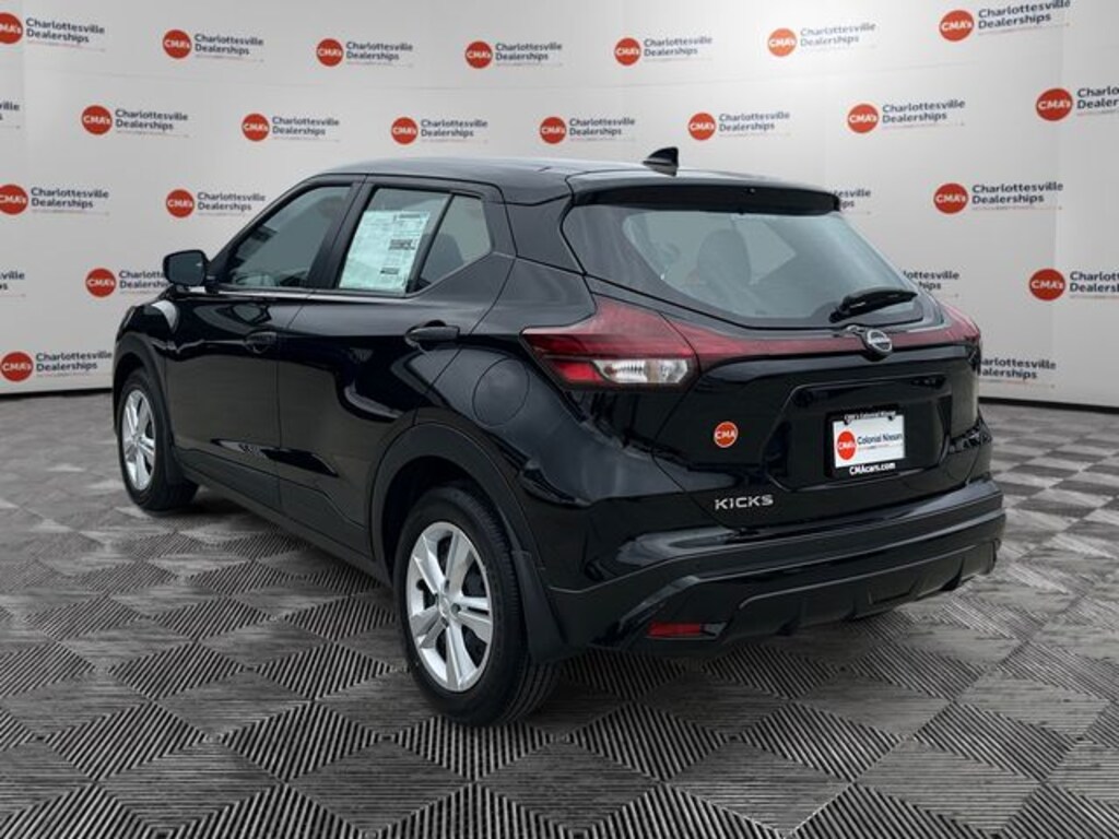 New 2025 Nissan Kicks Play S SUV