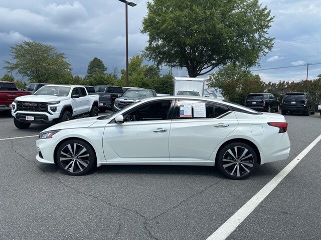 2022 Nissan Altima 2.5 Platinum photo 2