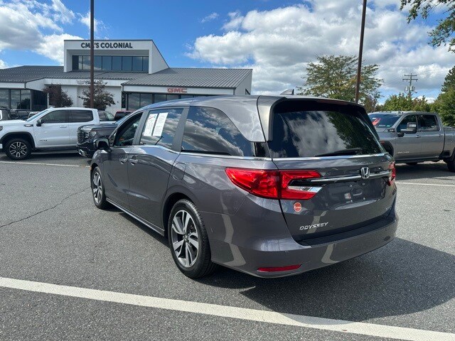 2022 Honda Odyssey Touring photo 3