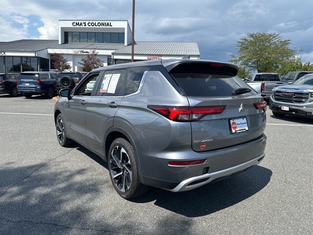 2023 Mitsubishi Outlander SE photo 3