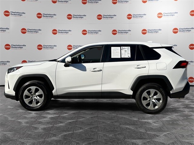 2022 Toyota RAV4 LE photo 2