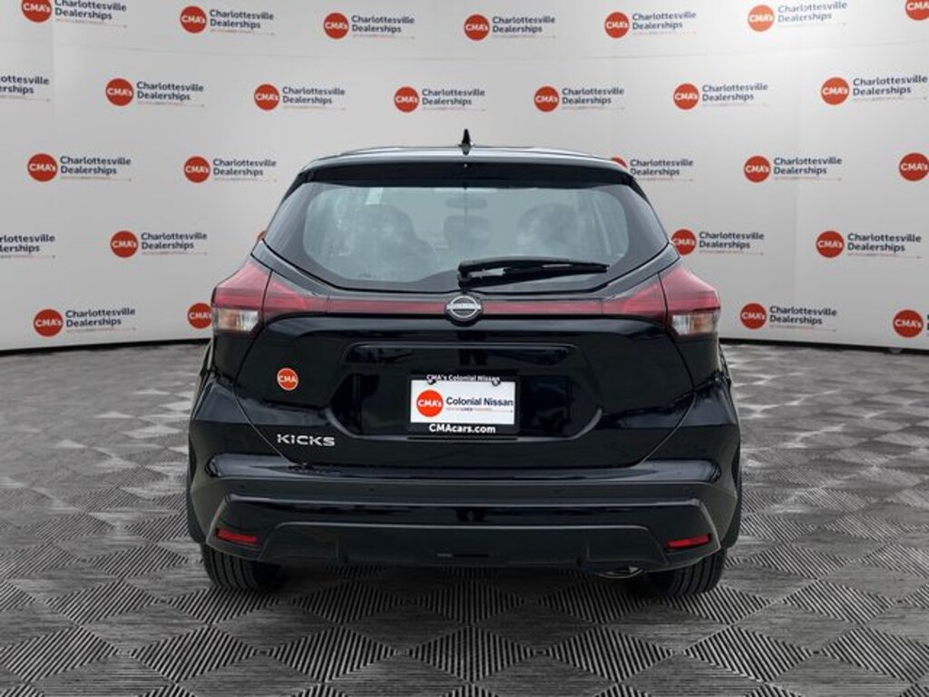 New 2025 Nissan Kicks Play S SUV