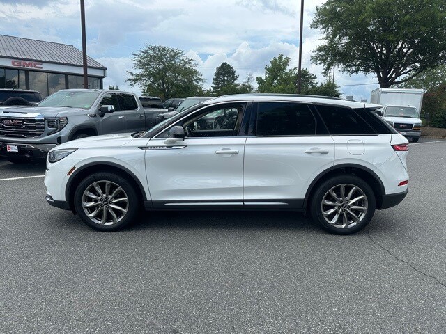 2020 Lincoln Corsair Standard photo 2