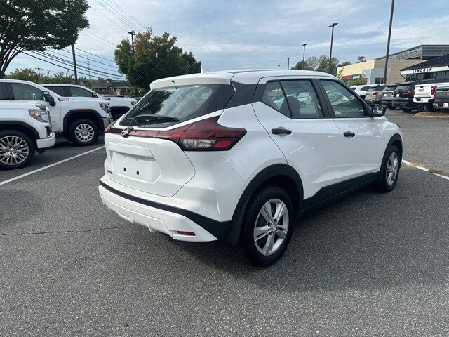2024 Nissan Kicks S photo 3