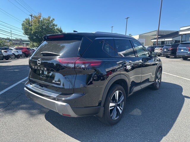 2024 Nissan Rogue SL photo 3