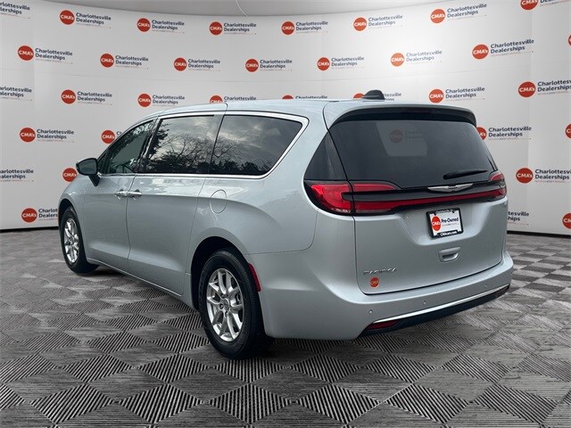 2024 Chrysler Pacifica Touring L photo 3
