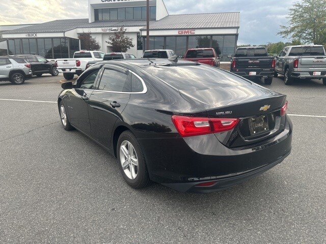 2022 Chevrolet Malibu LS photo 3