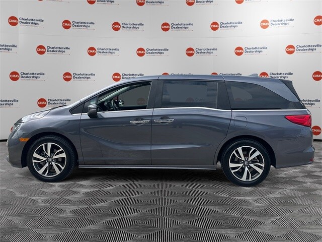 2022 Honda Odyssey Touring photo 2