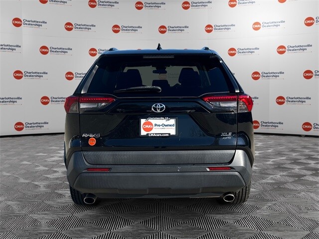 2019 Toyota RAV4 XLE photo 3