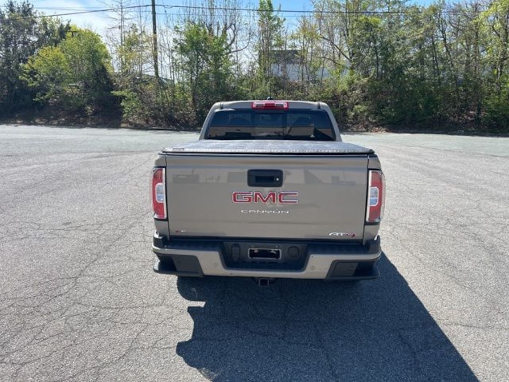 Used 2022 GMC Canyon AT4 w/Leather Truck