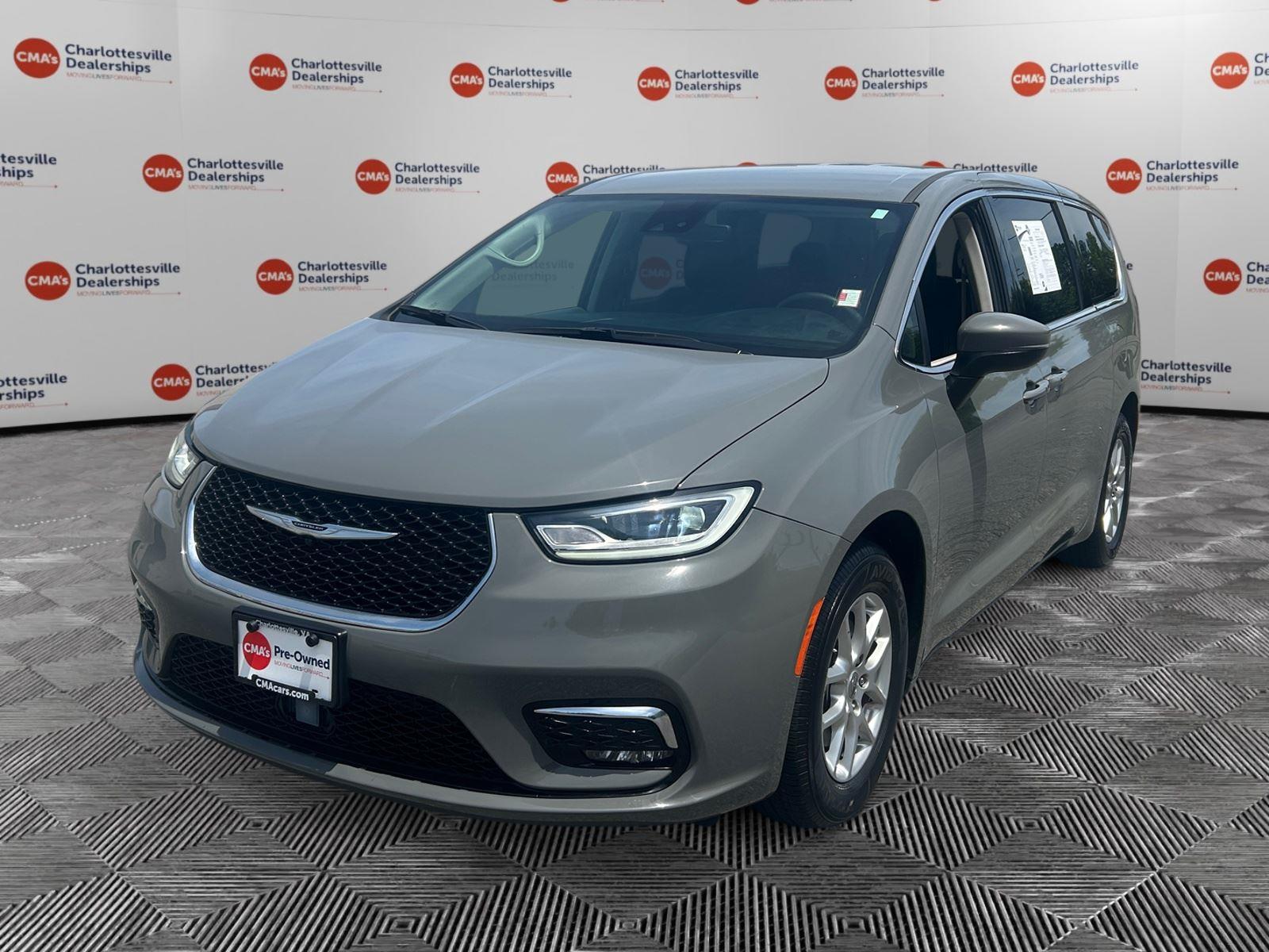 2023 Chrysler Pacifica Touring L's photo