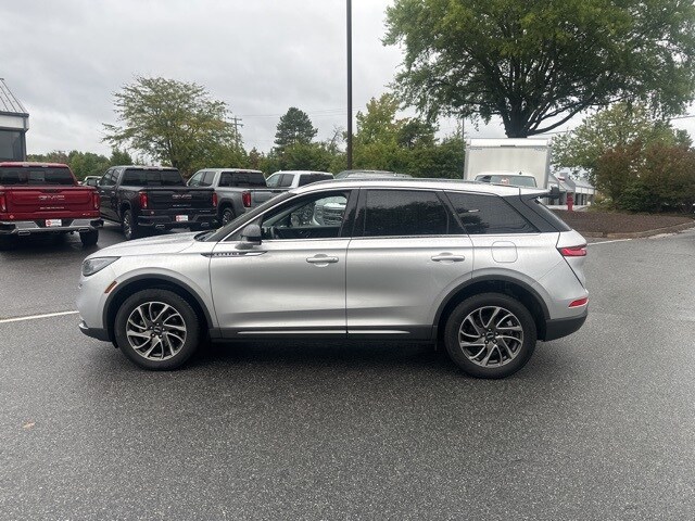 2020 Lincoln Corsair Standard photo 2