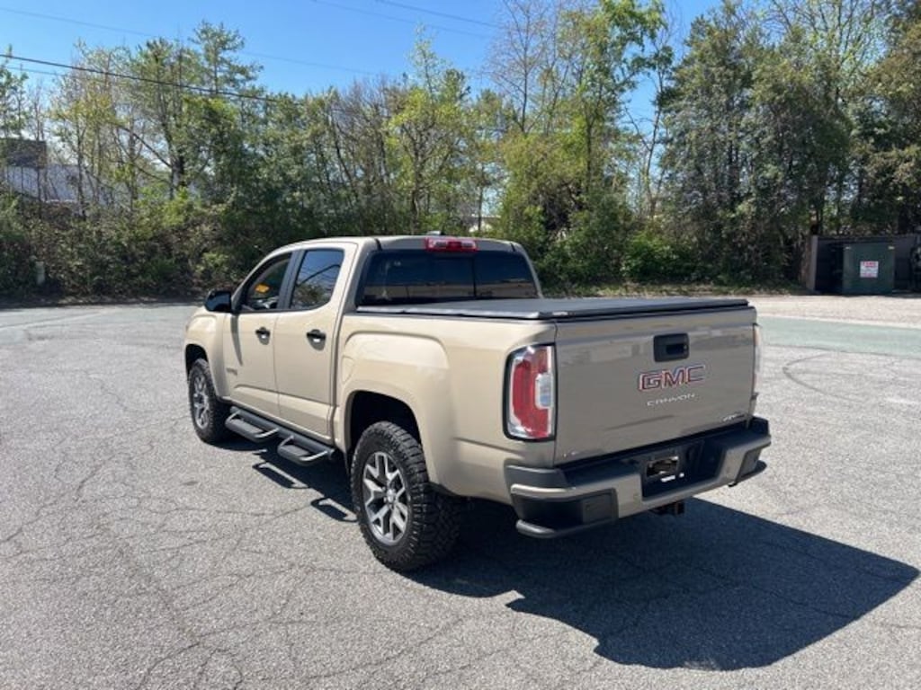 Used 2022 GMC Canyon AT4 w/Leather Truck