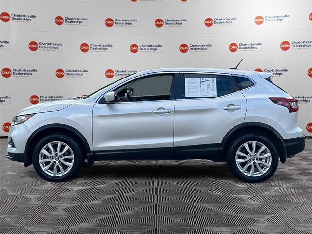 2022 Nissan Rogue Sport S photo 2