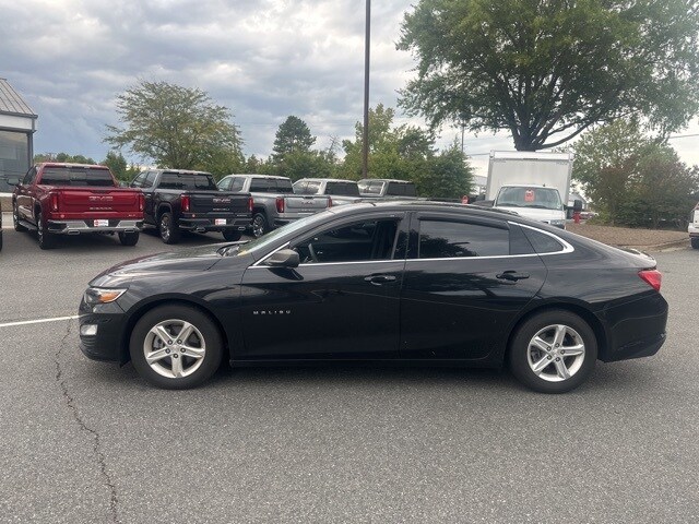 2022 Chevrolet Malibu LS photo 2