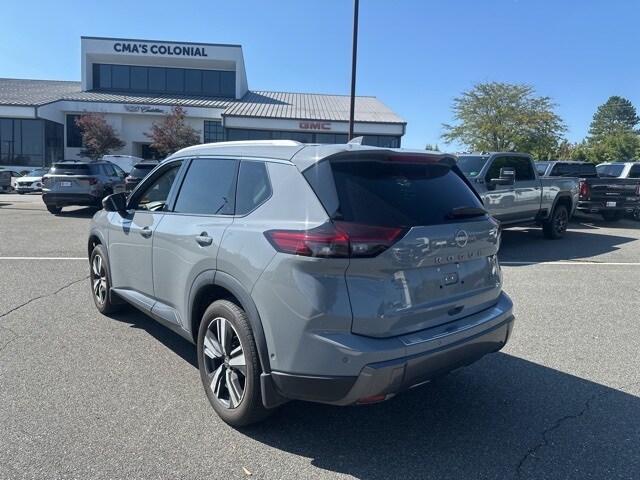 2024 Nissan Rogue SL photo 3
