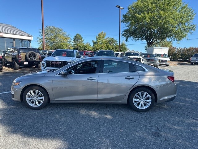 2024 Chevrolet Malibu 1LT photo 2